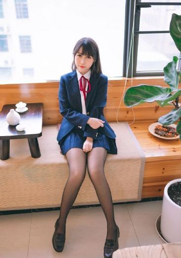边吃奶边弄进去呻吟动视频