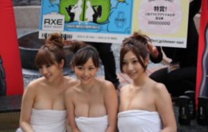 黑人做爰免费视频